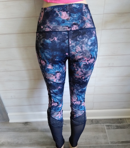 Lululemon floral Lion & Mesh Leggings - Picture 7 of 7